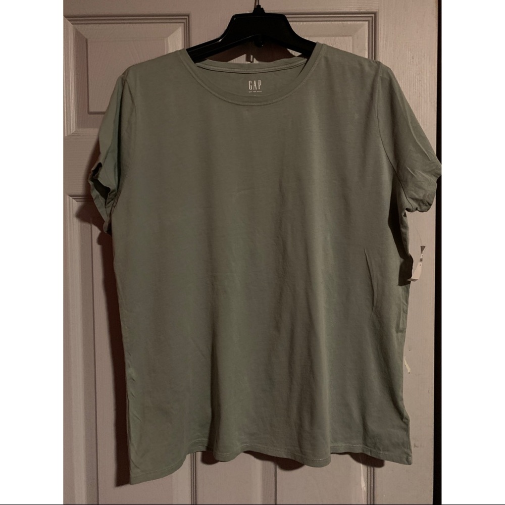 Gap green crewneck shirt